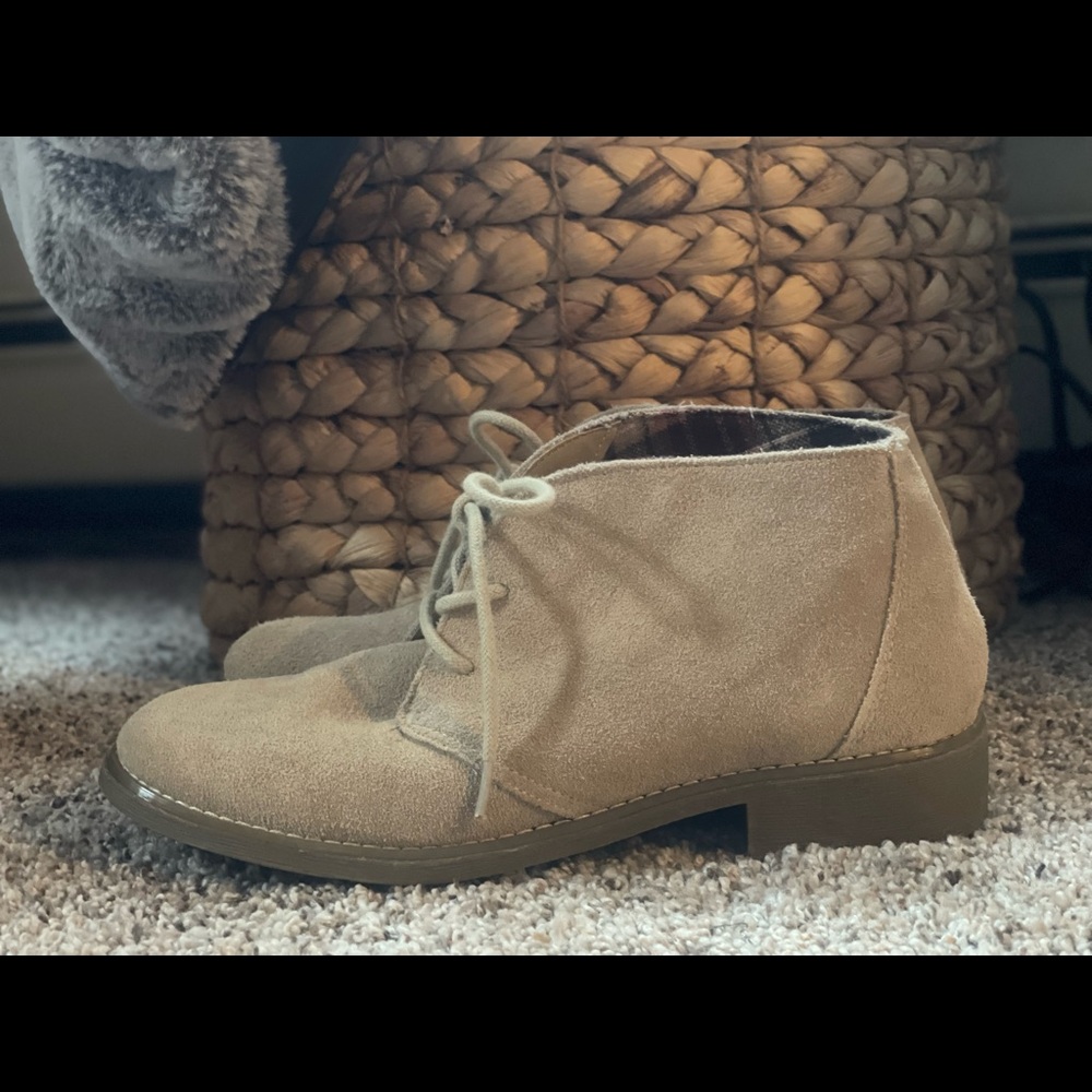 Eddie Bauer Suede Leather Chukka Boots
Women's 7